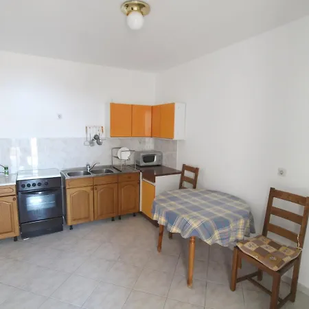 With Parking Space Rab - 20818 Lejlighed